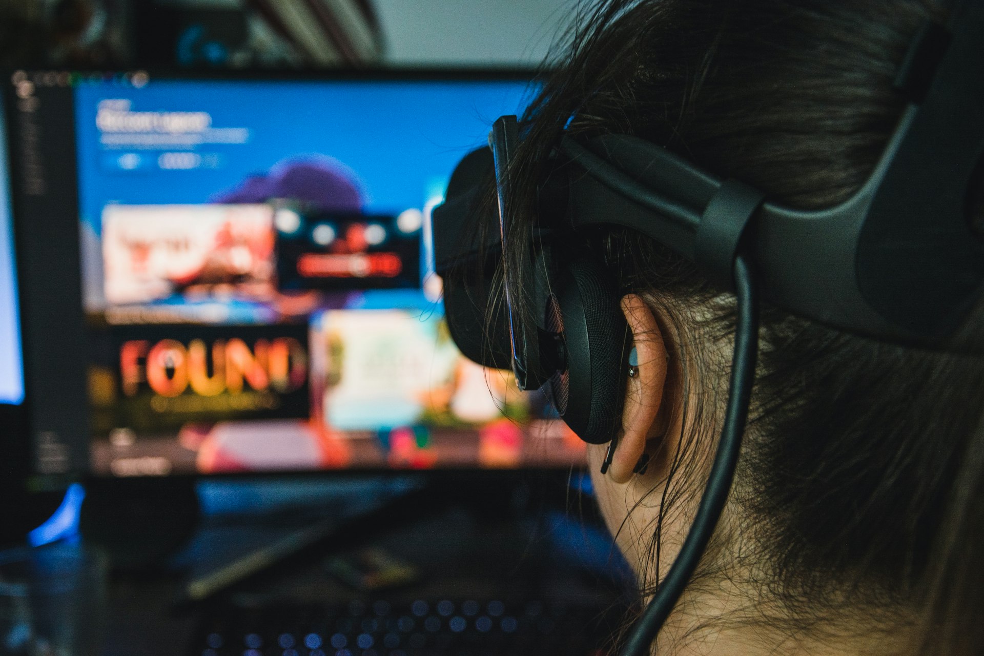 Cross Reality Gaming 2025: How AR, VR, and Cloud Technologies Are Blurring the Digital Divide