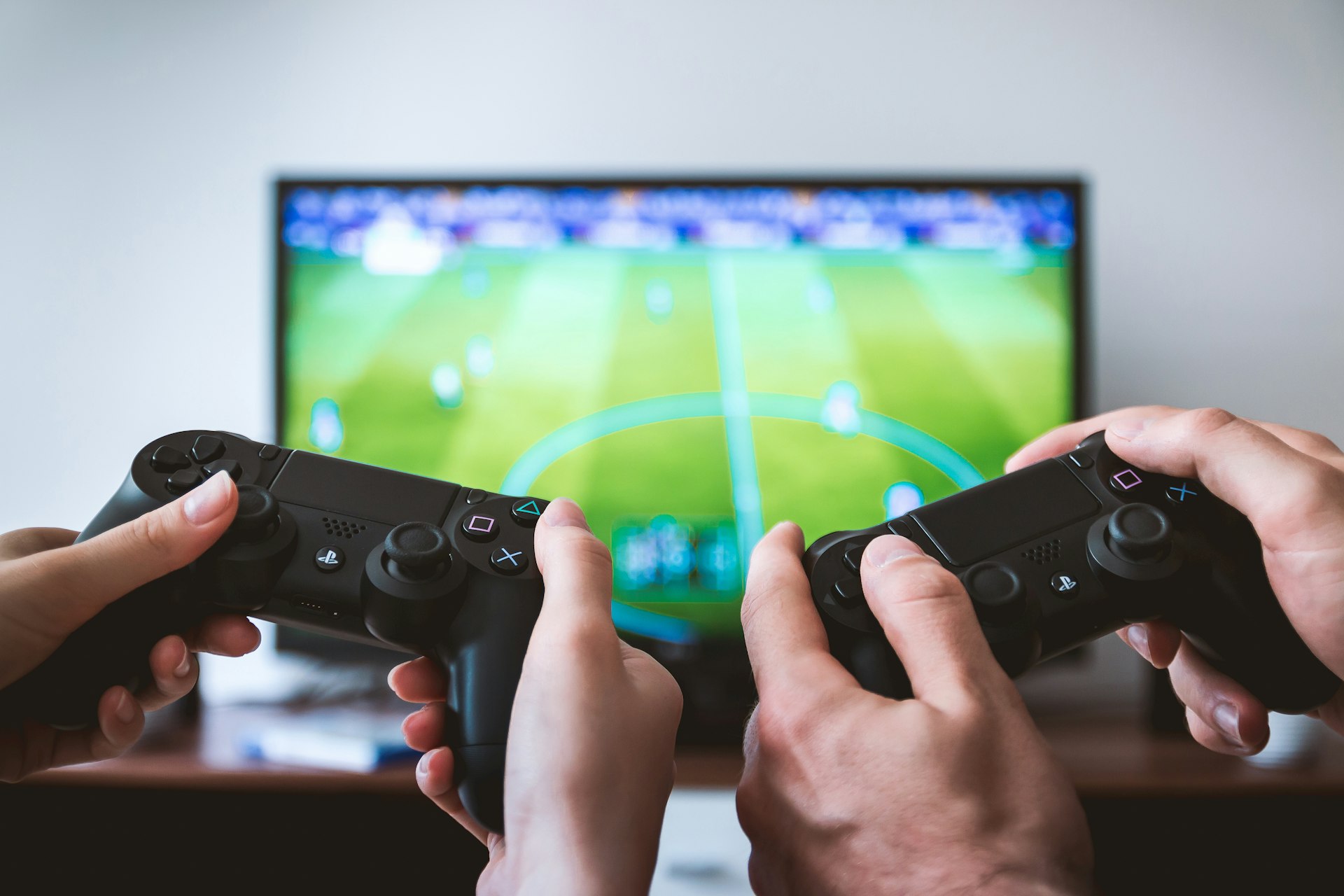 Building Bonds Through Shared Virtual Challenges: The Depth of Collaborative Play