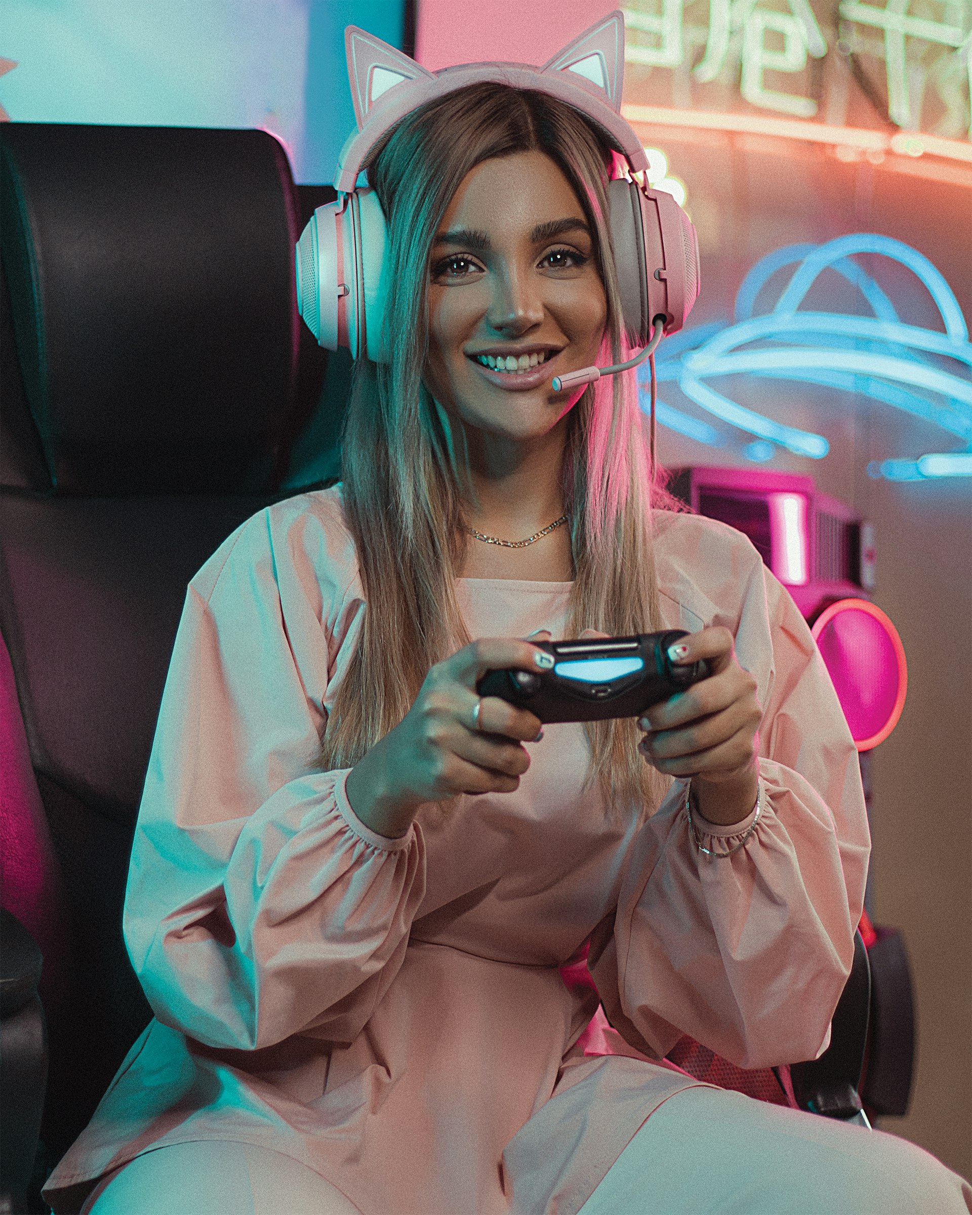 Navigating Space and Stereotypes: The Evolving Landscape of Female Presence in Competitive Gaming